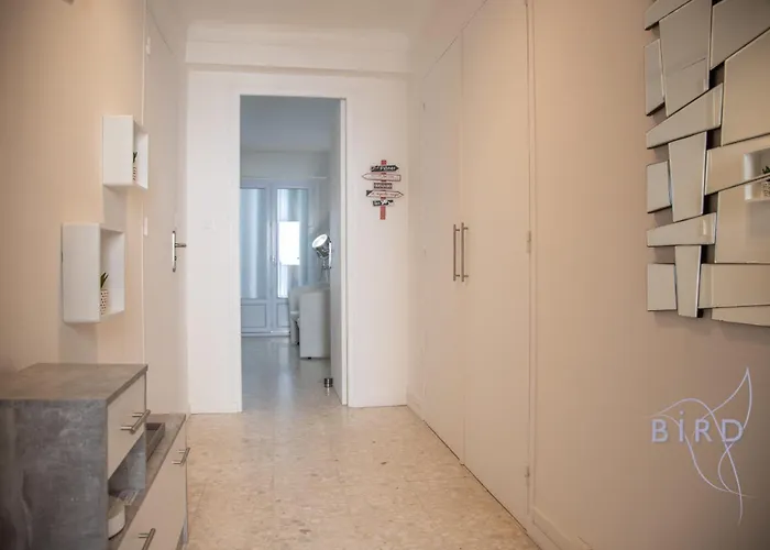 Spacious 4 Minutes Walk From The Beaches Apartman *