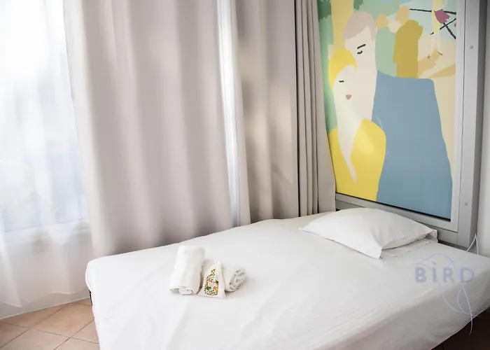 Spacious 4 Minutes Walk From The Beaches Apartman Cannes