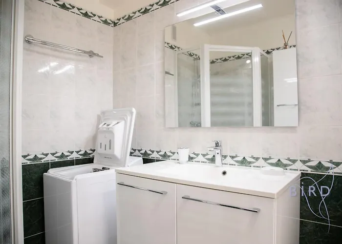 Apartman Spacious 4 Minutes Walk From The Beaches