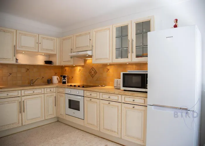 Spacious 4 Minutes Walk From The Beaches Apartman *