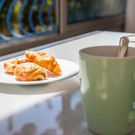 Spacious 4 Minutes Walk From The Beaches Διαμέρισμα