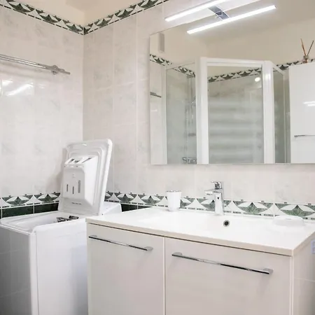 Διαμέρισμα Spacious 4 Minutes Walk From The Beaches