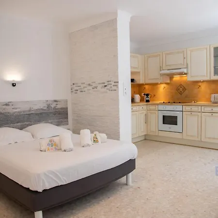 Apartment Spacious 4 Minutes Walk From The Beaches