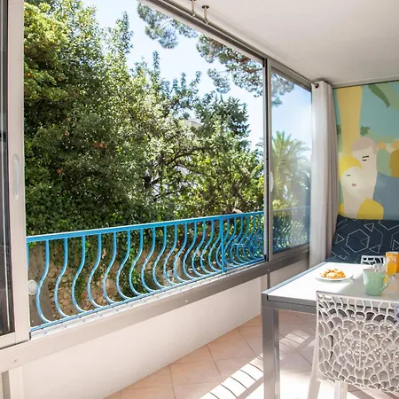 Spacious 4 Minutes Walk From The Beaches Daire