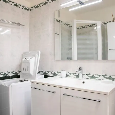 Spacious 4 Minutes Walk From The Beaches Apartamento Cannes