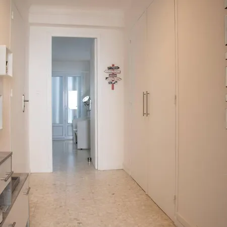 Apartamento Spacious 4 Minutes Walk From The Beaches *