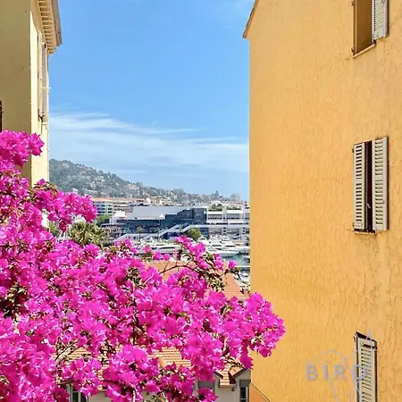 Spacious 4 Minutes Walk From The Beaches