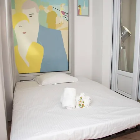 Spacious 4 Minutes Walk From The Beaches Διαμέρισμα